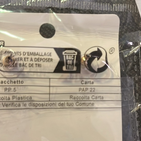 NWT ROSE GOLDV/SILVER ALLOY EVIL QUEEN PROFILE CUBIC ZIRCONIA STUD EARRINGS - Picture 2 of 3